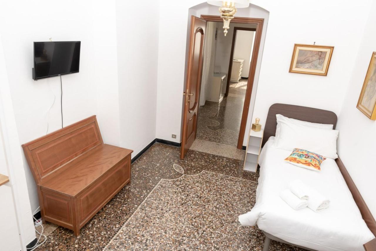 Ferienwohnung Living Sestri Airport Genua Exterior foto